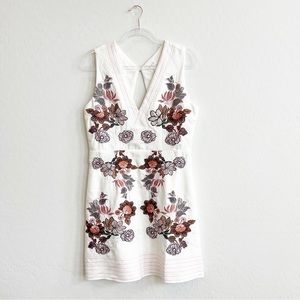 Foxiedox Women's V-Neck Fit and Flare Mini Dress Floral White Open Back L NWT